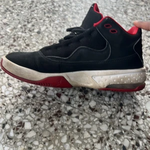 Jordan 3 - Röd,svart,vit