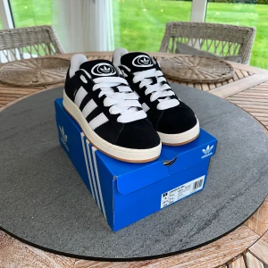 ADIDAS ORIGINALS CAMPUS 00s - Adidas campus 00s använda 1 gång, i väldigt bra skick!