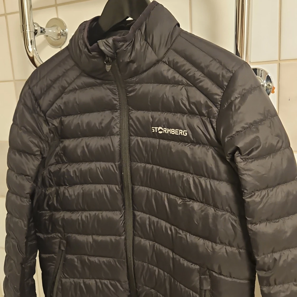 Svart pufferjacka från Stormberg - 90