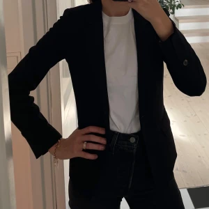 Kavaj från HM i strl 32 - Kavaj från HM i strl 32