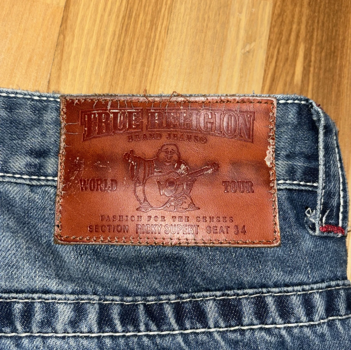 Blå Trueys med röd söm - 93