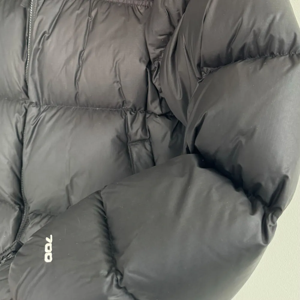 The North Face puffer jacket (700). Använd en del, men fortfarande fint skick!. Takit.