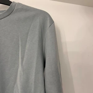 Sweatshirt  - Vanlig sweatshirt som jag säljer för 90kr + du står för frakten. Priset kan alltid diskuteras 💖