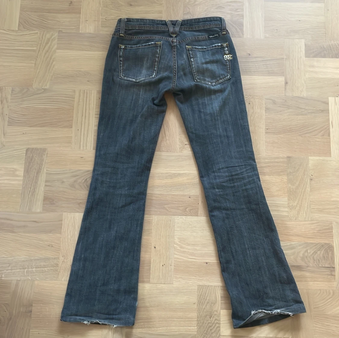 Gråa lågmidjade bootcut miss me jeans - 91