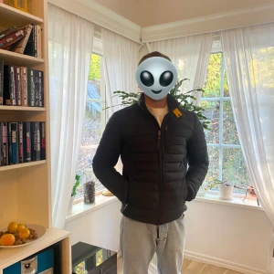 Parajumpers Ugo Lightweight - Säljer då jag rensar garderoben. Använts ett fåtal gånger. Inga defekter. Inköpspris 5300.