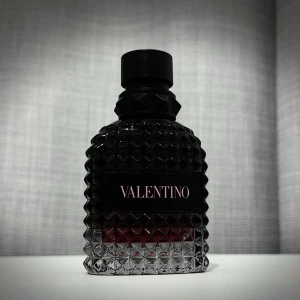 Valentino Born in Roma Uomo Intense - Valentino Born in Roma Uomo Intense 40ml kvar