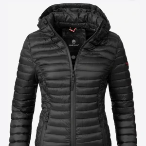 Navahoo dunjacka L - Säljer en navahoo jacka i storlek L men passar M, använd nångra gånger men inga repor eller skador, den ser gott som ny ut. Ordernariepris är 1200.pris kan alltid diskuteras vid köp!💛