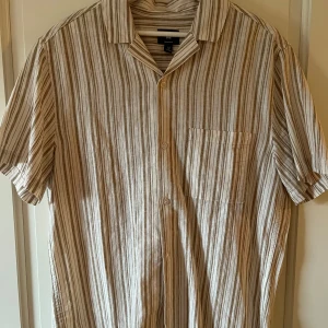 H&M kortärmad skjorta - Kortärmad skjorta randig - Regular fit M, nyskick