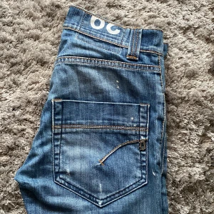 Dondup jeans - Säljer dessa feta Dondup Jar jeans som är en slimfit model och liknar George, byxorna är i väldigt bra skick. Storleken är 29. Nypris ligger på runt 2500kr. Hör av er vid minsta fundering!