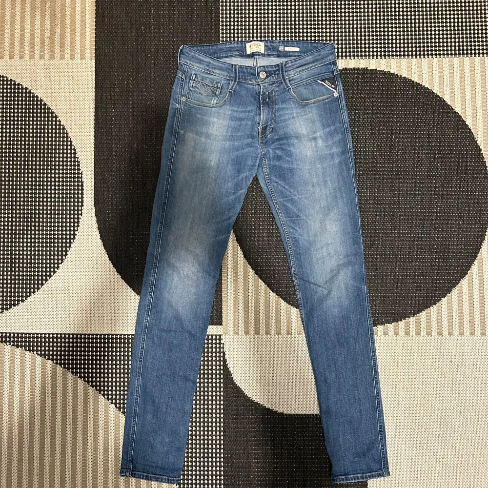 Tja säljer dessa jeans som är i ett gott skick, hör av er vid frågor samt övriga funderingar.. Jeans & Byxor.