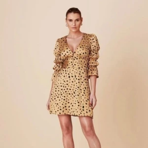 adoore klänning  - Kort leopard mönstrad klänning från adoore aldrig använd