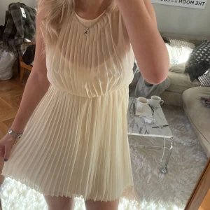 💋Plisserad klänning💋 - Säljer min superfina klänning som tyvärr inte längre kommer till användning, inga slitningar 