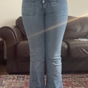 Nelly jeans - Jätte snygga low waist Nelly jeans, perfekt nu i höst, original pris:699kr Använd fåtal gånger  🩷