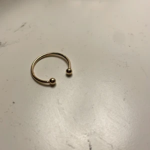 Gullig söt ring - Säljer denna ring. Bra pris. Super gullig o fin. Aldrig andvänt. 