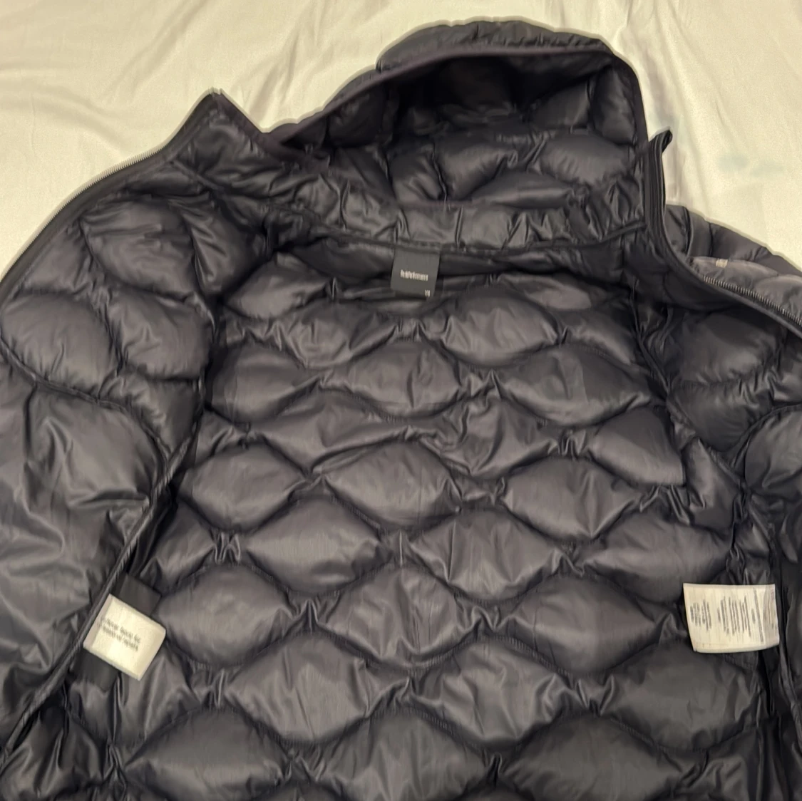 Svart dunjacka från Peak Performance - 90
