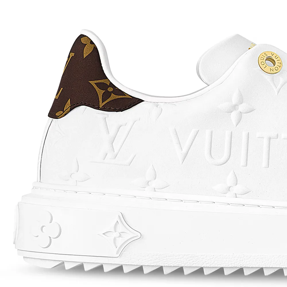 Louis Vuitton Time Out Trainers i ny skick, endast använda en gång finns inga repor eller liknande på skorna. Kontakta för intresse och fler bilder eller mer information. Nypris 11 600kr priset går att diskuteras!. Kengät.