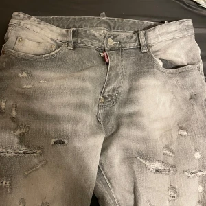 Dsq 2 jeans - Väldigt bra skick, inga skador
