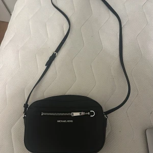 Michael Kors väska - Använt några gånger. Priset kan diskuteras