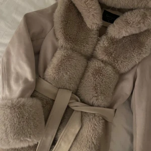 Giorgia fashion jacka - Jätte fin jacka från giorgia fashion, använd men i bra skick. Storlek M men passar även som en S eftersom jag normalt har det. Varm och passar bra nu i höst/vinter