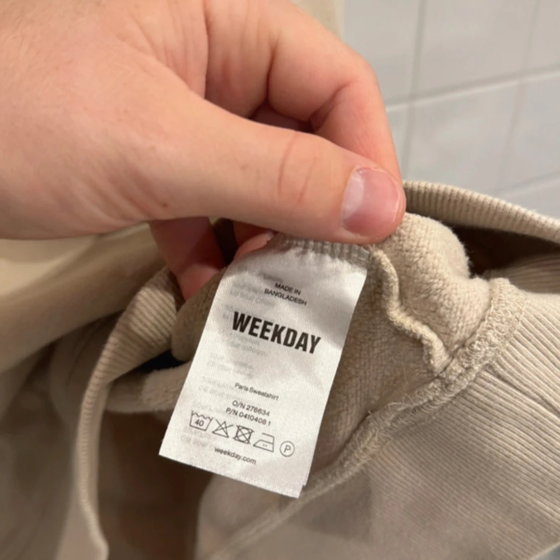 Beige sweatshirt från Weekday - storlek S - 91