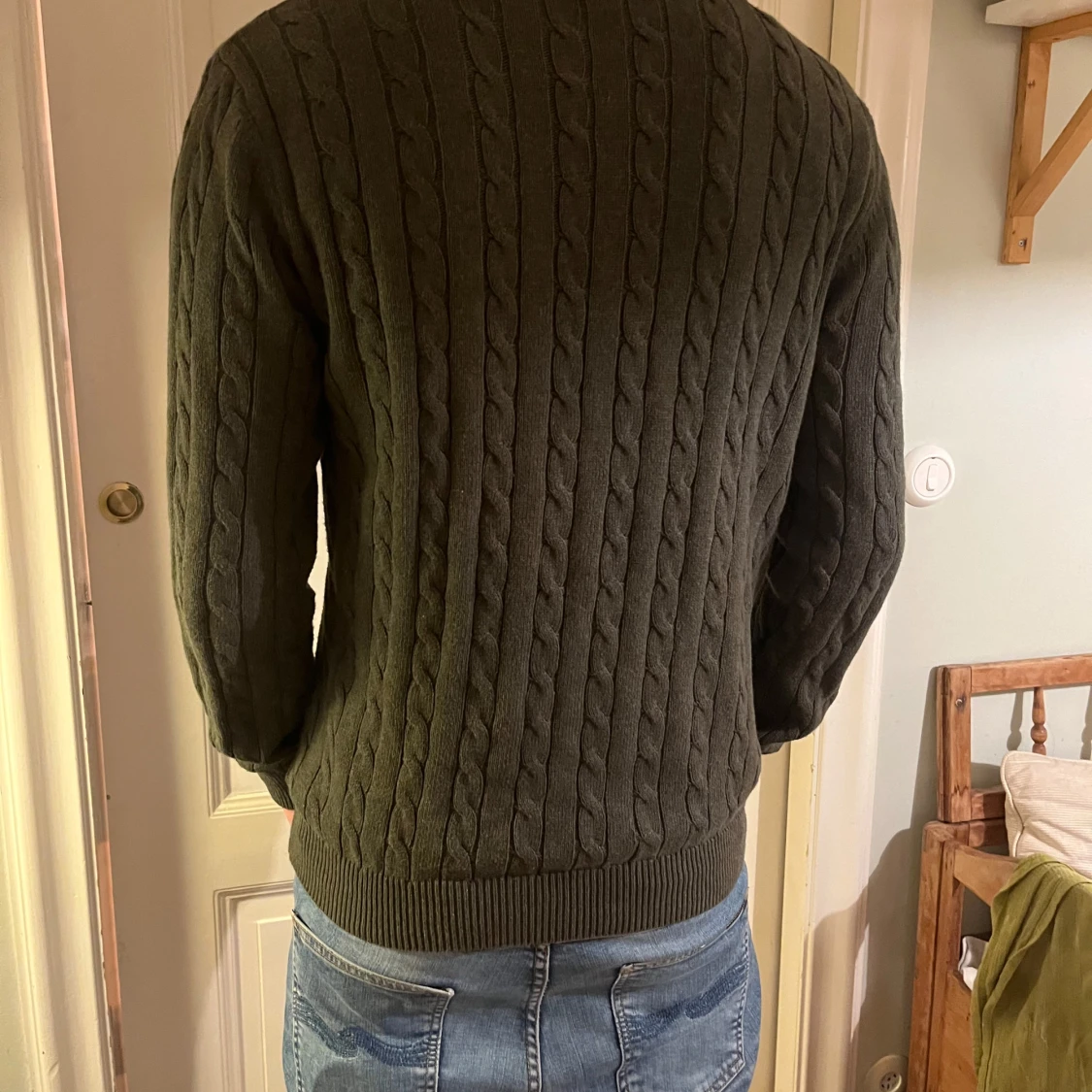 Mörkgrön halfzip från John Henric.  - 90