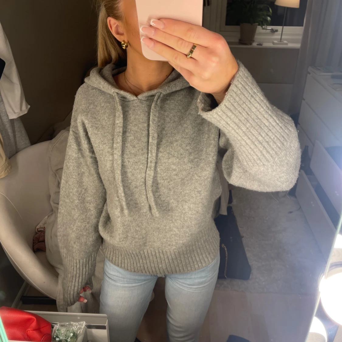 Grå stickad hoodie - 90