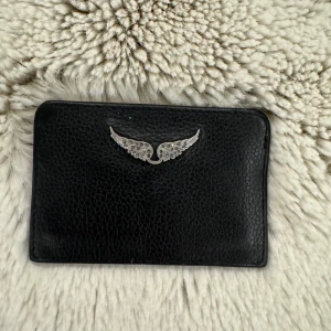 Zadig & Voltaire plånbok - Snygg svart plånbok i läder! Från Zadig & Voltaire ( äkta ) 