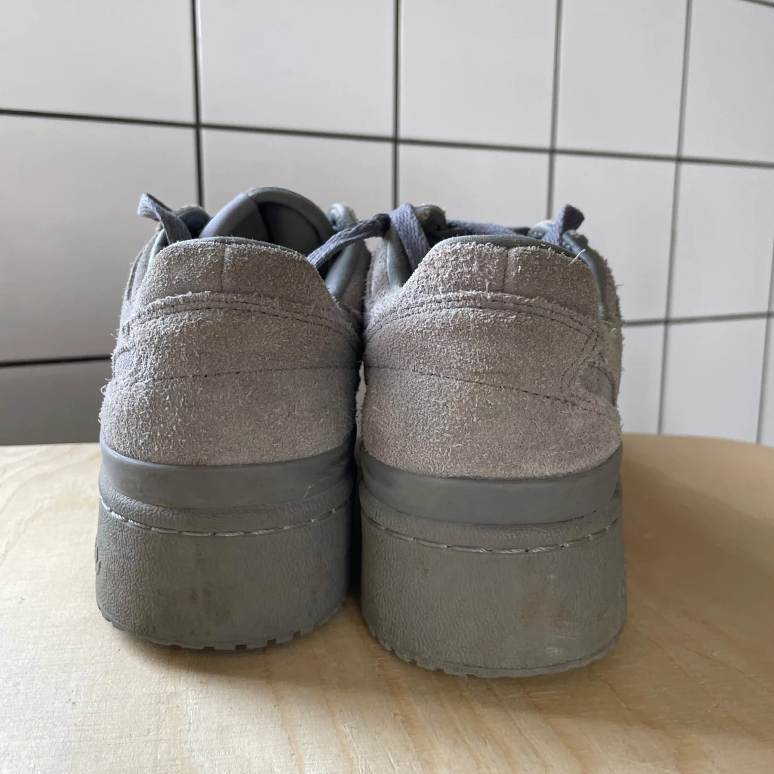 Grå sneakers från Adidas - 92