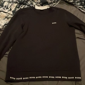 Hugo Boss - Hugo boss sweatshirt i grymt skick storlek M