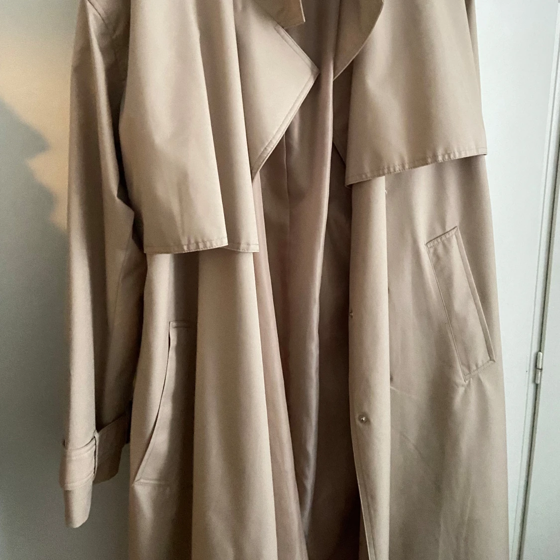 Beige trenchcoat från Samsoe & Samsoe - 90