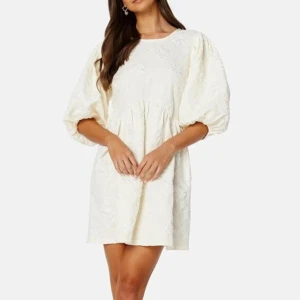 KLÄNNING - Så gullig klänning! Aldrig använd endast testad så den är i väldigt bra skick! Den är något gulare i verkligheten än vad som framstår i de första bilderna😊Nypris 1000kr