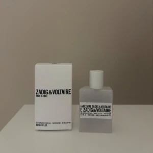 This Is Her! Zadig Voltaire Parfym  - This Is Her! 30 ml ✨Säljer denna parfymen eftersom doften inte passar mig! Endast några sprut använda🤍