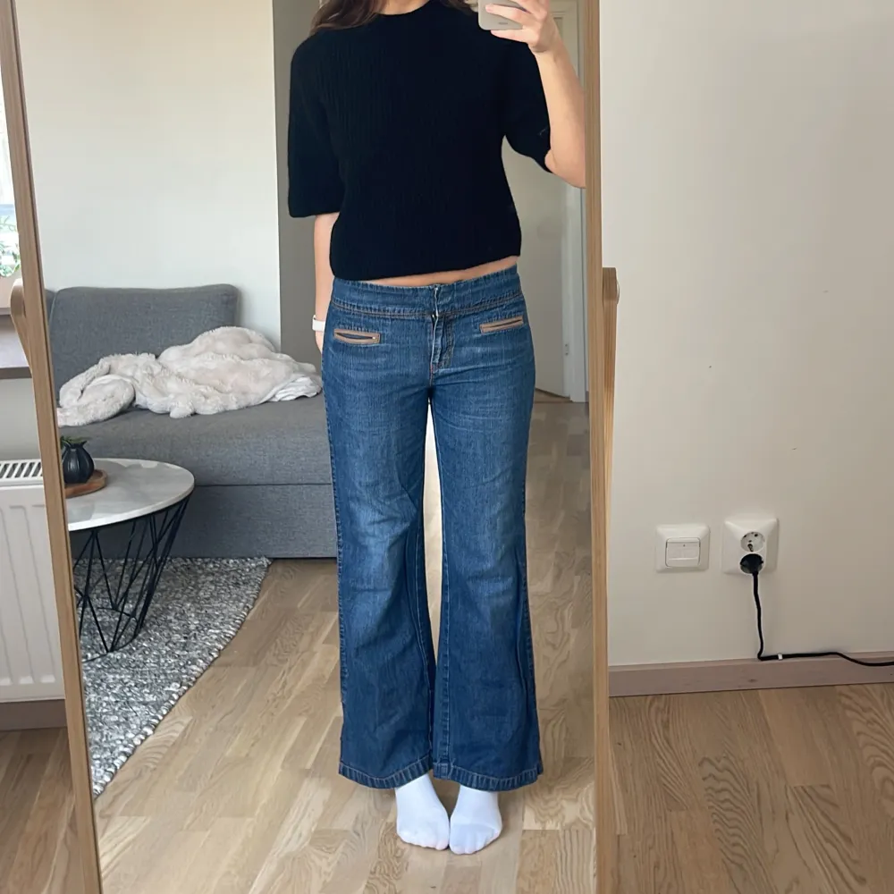 Så snygga jeans från Next! Tyvärr för korta för mig, jae 177cm. Midja: 43cm Innerben: 73cm. Jeans & Byxor.