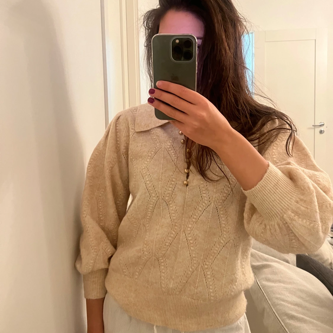 Beige stickad tröja med krage - 90