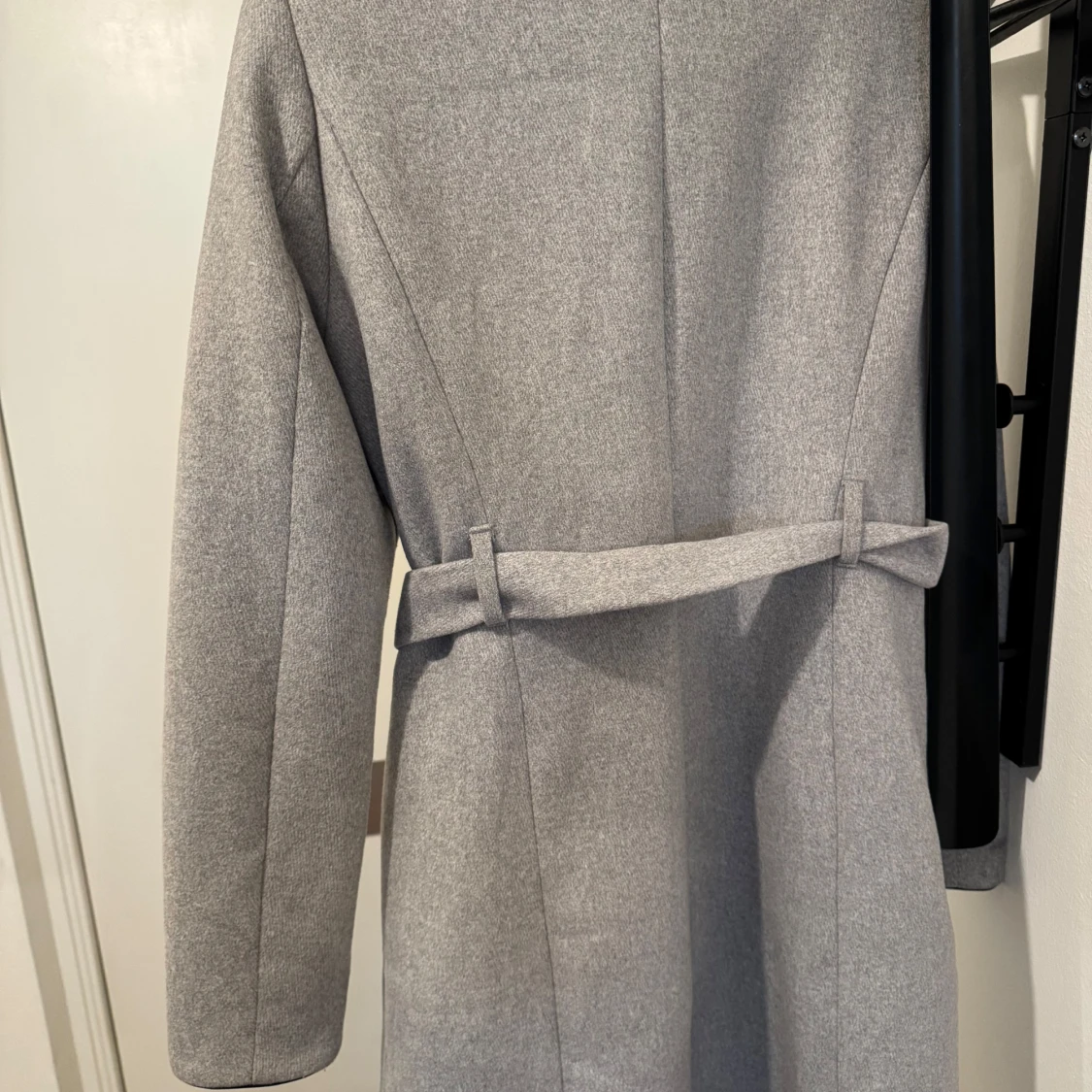 Grå kappa med bälte - 91