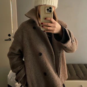 Arket jacka - Säljer denna ulljacka från Arket. Köpt för 1890kr. Använd men inga defekter! 