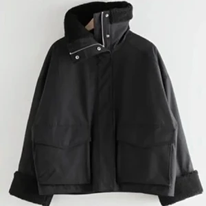 Vinterjacka - Svart vinterjacka från & Other stories 