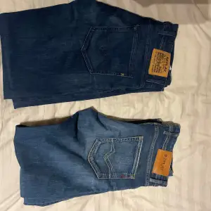 Marinblå Replay Jeans | Nyskick, inga defekter | Skriv vid köp av endast ett par | Spåras spårbart via postnord eller instabox | Skriv för fler bilder och mått eller andra funderingar!😊