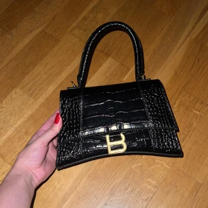 Balanciaga bag - Balanciaga elegant bag 