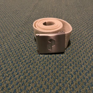 Peak performance bälte  - Säljer ett peak performance bälte till ett riktigt bra pris 