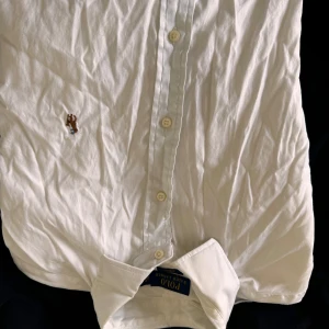 Skjorta från Polo Ralph  - Garanterar långvarig användning.  Du får alla 3 stycken för 350kr