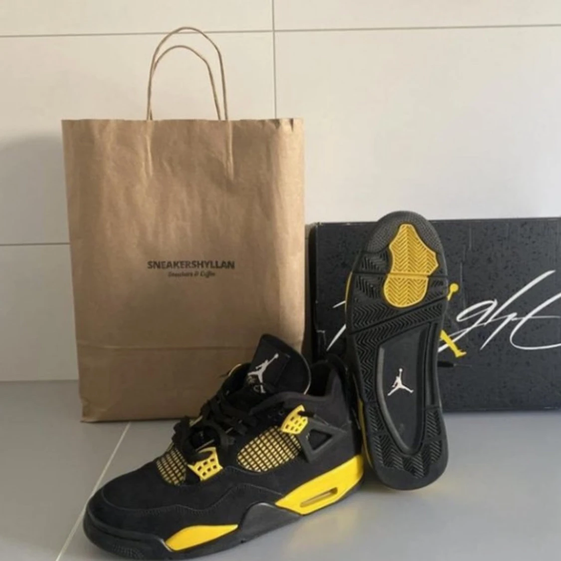 Svarta och gula sneakers - 90