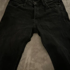 Jack and Jones jeans  - Ett par snygga jeans i väldigt bra skick. Storlek 28w30l priset kan diskuteras 