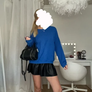 Blå tröja  - Jätte söt blå tjocktröja perfekt till hösten 💙💙 helt ny