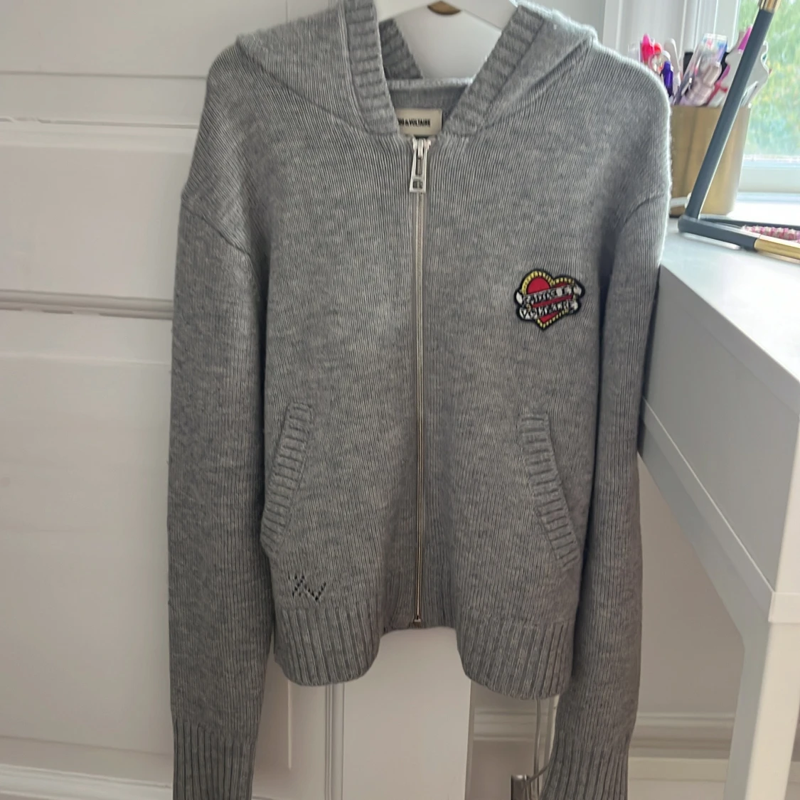 Grå zip up hoodie från Zadig & Voltaire  - 91