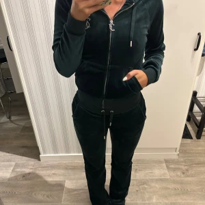 Juicy couture set - Ordinarie pris 2300:- mörk grön bra skick använt fåtalgånger