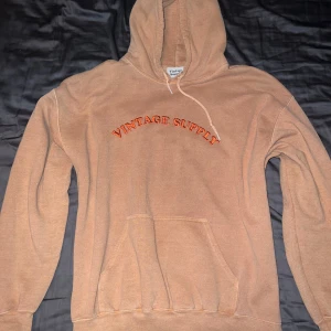 Vintsge supply hoodie - Storlek M. Inga defekter, använd fåtal gånger. Hör av er vid frågor!