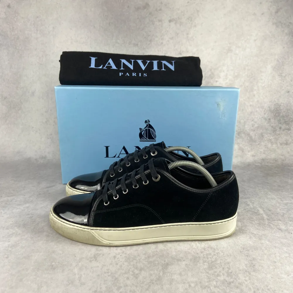 Lanvin captoe sneaker | Skick: 9/10 | Storlek: 45/UK11 | Nypris: 5299 | Pris: 3000 | Tillbehör: Box & Dustbag | Fraktar via postnord på köparens bekostnad | Hör av dig vid minsta fråga eller fundering📩. Skor.