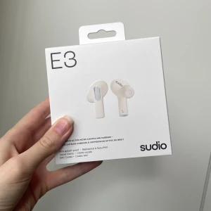 Nya sudio hörlurar - Nya sudio E3 hörlurar! Har öppnat paketet en gång men inte provat hörlurarna! Nypris 1200kr