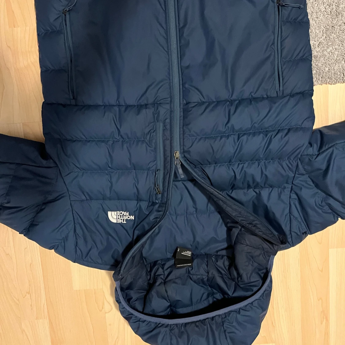 North face puffar jacket - 90